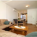 Apartment By The Sea - 1089 Rogoznica (Sibenik-Knin)