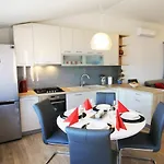 Apartment By The Sea - 1089
