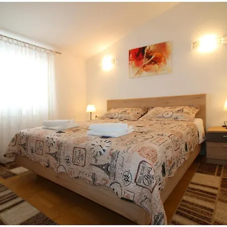 By The Sea - 1089 רוגוזניצה