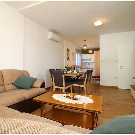 Apartment By The Sea - 1089 Rogoznica (Sibenik-Knin)